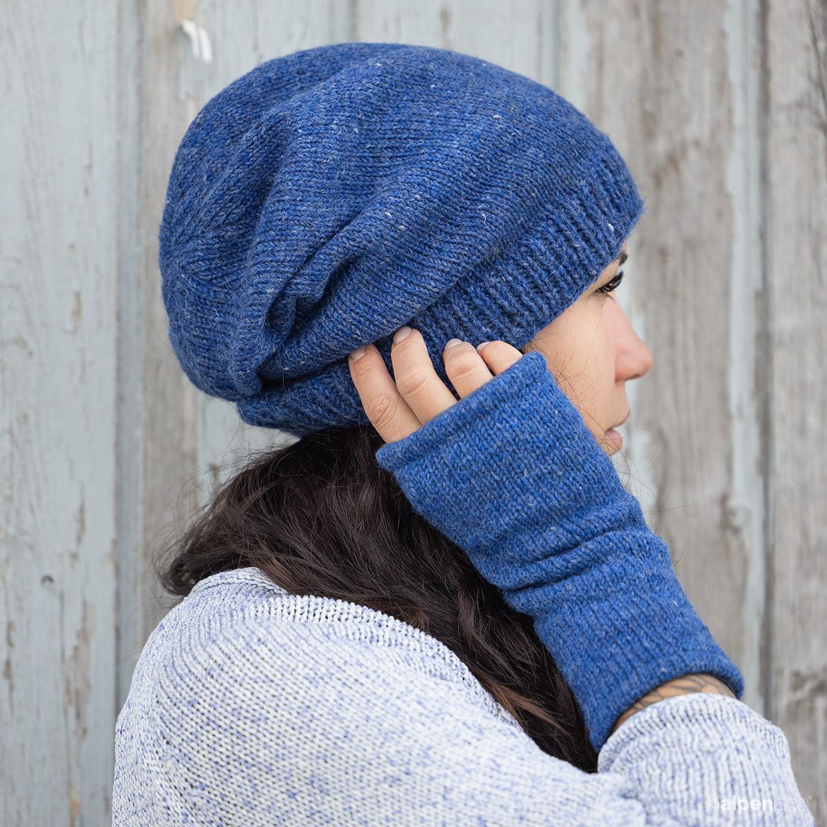 Beanie Wollmütze Modell Lisa Blau Tragebeispiel
